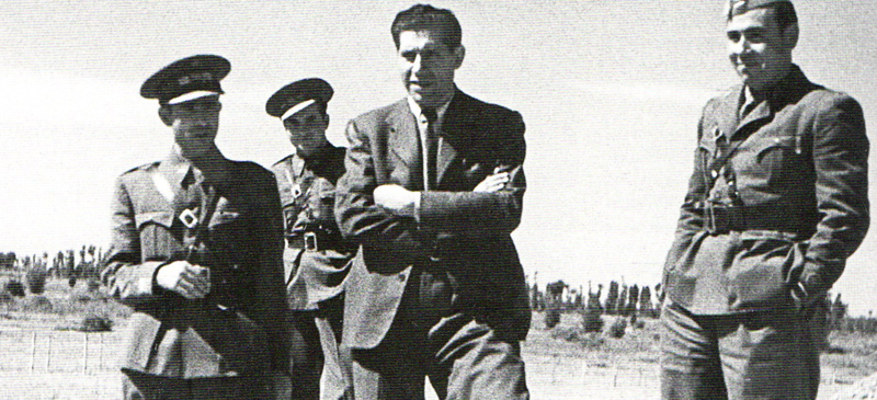 Josep Moix en un indret indeterminat del front, al setembre de 1938. Autor Desconegut/AHS