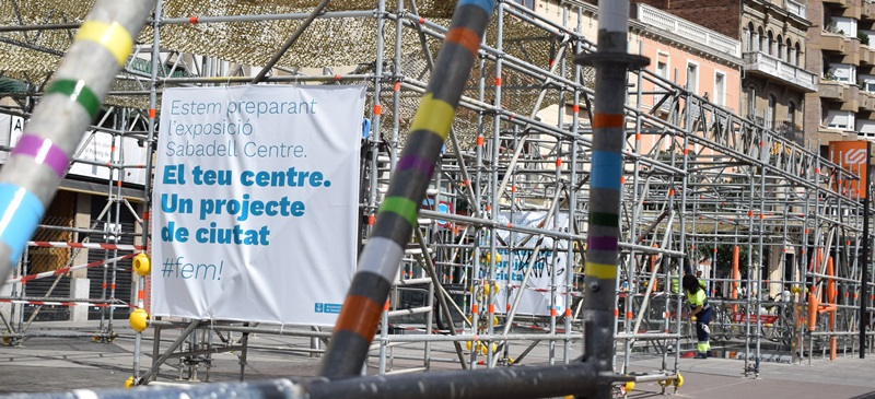 Foto portada: pancarta que anuncia la futura exposició sobre el Passeig. Autor: A. Pujadas.