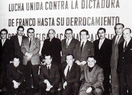 Moix, de peu el segon a per la dreta, amb la direcció del PCE (1959)