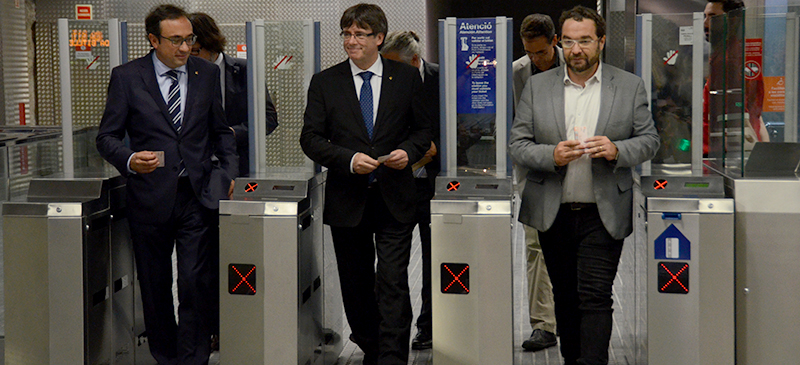 Rull, Puigdemonts i Fernàndez a l'estacio de la Creu Alta. Autor: David B.