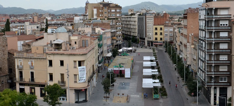 Foto portada: el Passeig de la plaça Major, aquest dimecres. Autor: J.d.A.