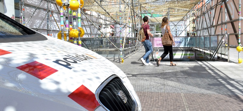 Foto portada: accés a l'estació Plaça Major dels FGC, aquest migdia. Autor: J.d.A.