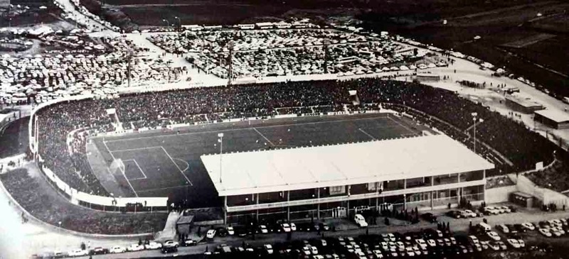 Foto portada: l'estadi durant la inauguració.