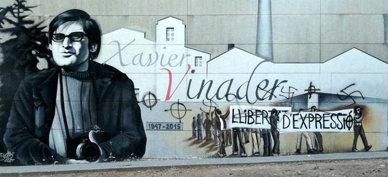 Foto portada: el mural dedicat a Vinader, amb les noves pintades feixistes. Autor: @mserracant via Twitter.