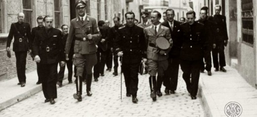 El cap del partit nazi a Espanya, Hans Thomsen; el governador civil de Barcelona, Antonio Correa Véglisson, i l’alcalde de Sabadell, Josep M. Marcet, passejant pels carrers de Sabadell, l’any 1941