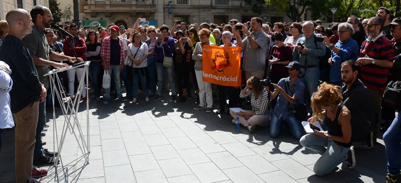 Foto portada: intervenció de Serracant, a la plaça Sant Roc. Autor: David B.