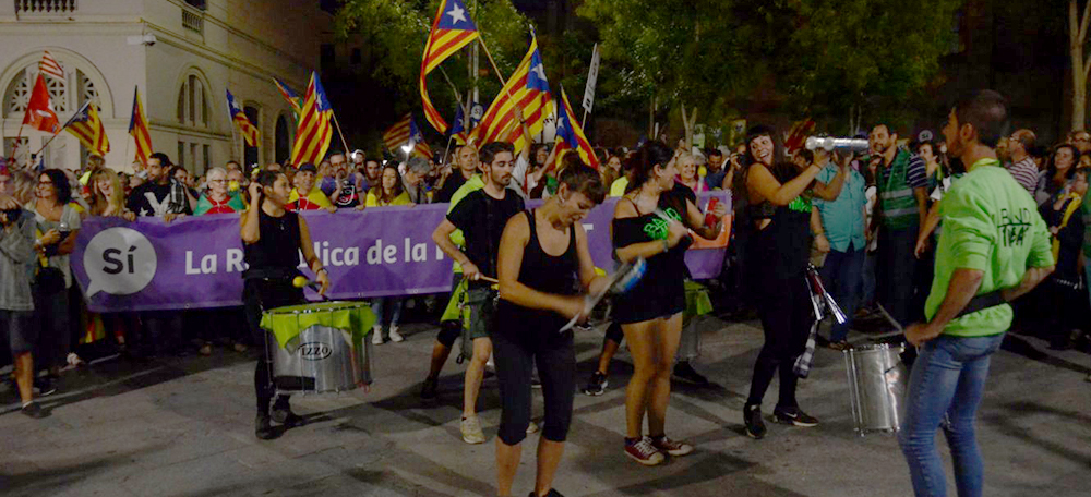 Foto portada: Arribada d'una de les tres columnes al Racó del Campanar. Autor: David B.