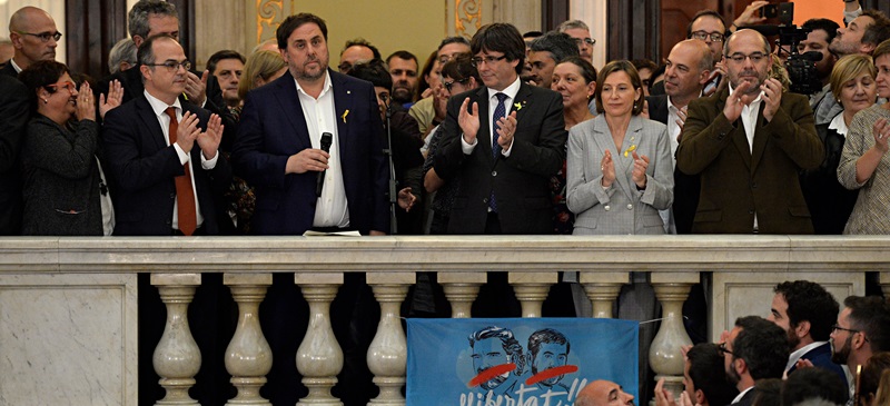 Dirigents sobiranistes al Parlament, després de la votació de la DUI. Autor: ACN.