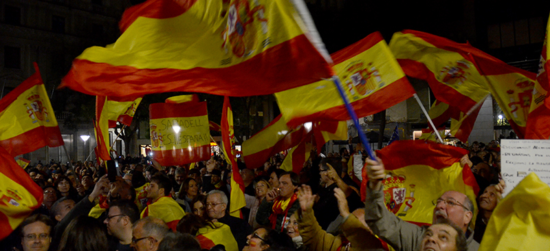Concentració per la restitució de la bandera espanyola a la plaça Sant Roc. Autor: David B.