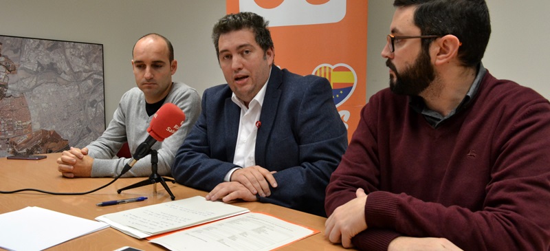 Foto portada: Adrián Hernández, José Luis Fernández i Ramón García, a la sala de grups municipals. Autor: J.d.A.