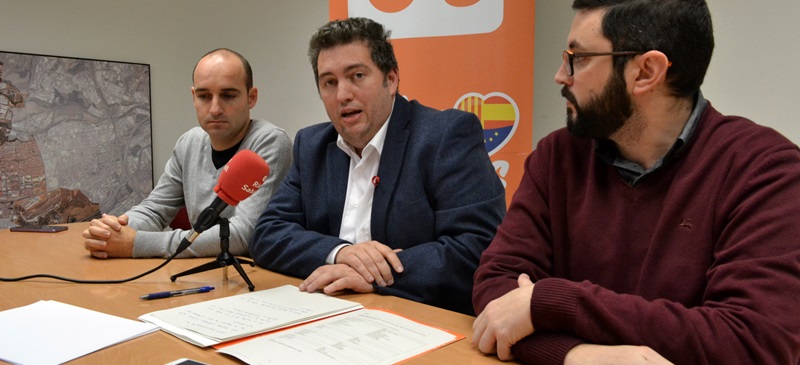 Foto portada: Adrián Hernández, José Luis Fernández i Ramón García, a la sala de grups municipals. Autor: J.d.A.