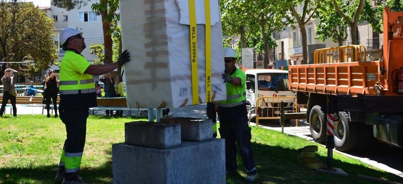 Foto portada: retirada del monòlit a l'alcalde Marcet. Autor: David B.