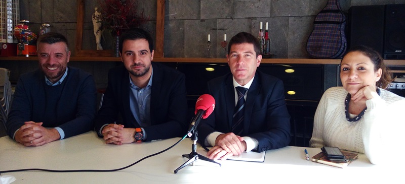 Foto portada: Cristian Sánchez, Pol Gibert, Josep Ayuso i Anna Carrasco, al bar-restaurant Clau de Fa. Autor: J.d.A.