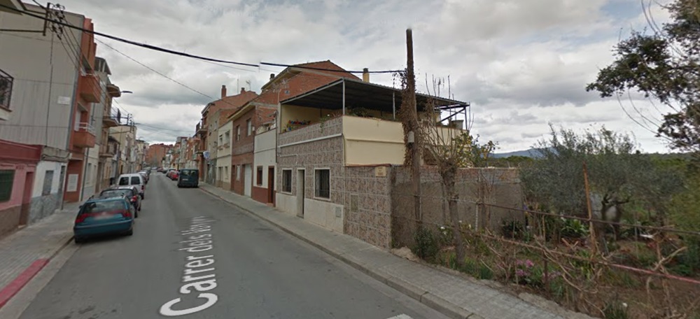 Foto portada: el carrer dels Vosgues. Foto via Google Street View.