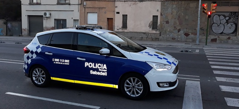 Foto portada: els nous vehicles de la Policia. Autor: @policiasabadell via Twitter.