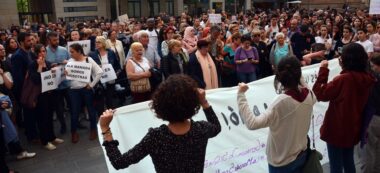 Foto portada: concentració contra la sentència a La Manada, a la plaça Sant Roc. Autor: J.d.A.