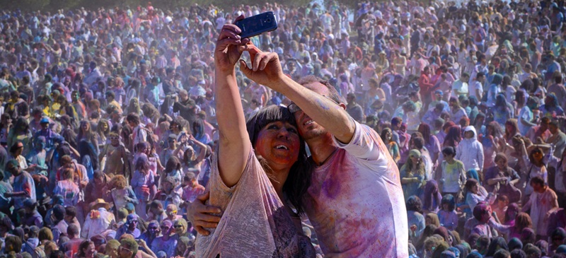 Foto portada: selfie al Holi de Sabadell, aquest diumenge. Autor: Josep Lluis Lai.