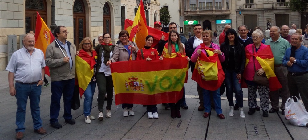 Foto portada: concentració convocada per VOX. Autor: VOX Vallès Occidental.