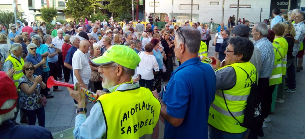 Foto portada: concentració a la plaça del Doctor Robert. Autor: David B.