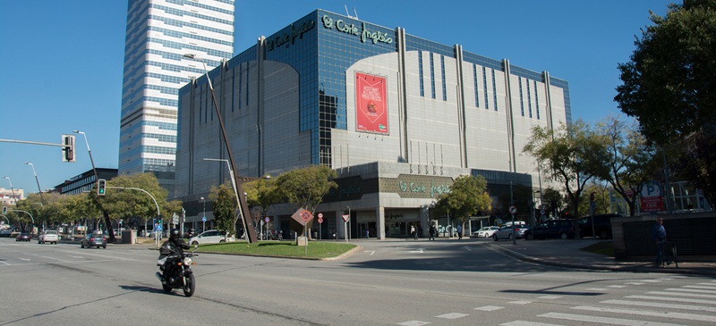 Foto portada: El Corte Inglés de Sabadell, aquest dimecres. Autora: L.Manyosa.