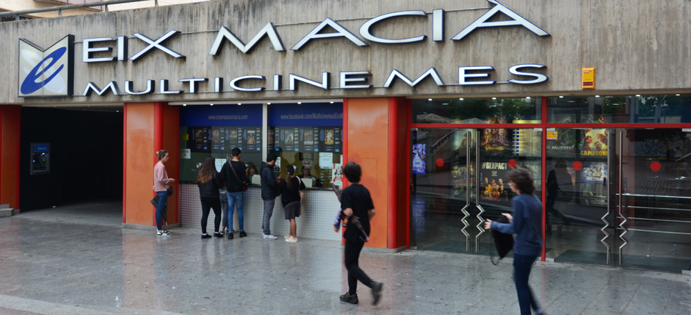 Els cinemes Eix Macià, en una imatge d'arxiu. Autor: David B.