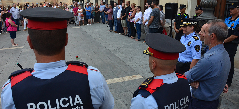 Un moment dels cinc minuts de silenci. Autor: David B.