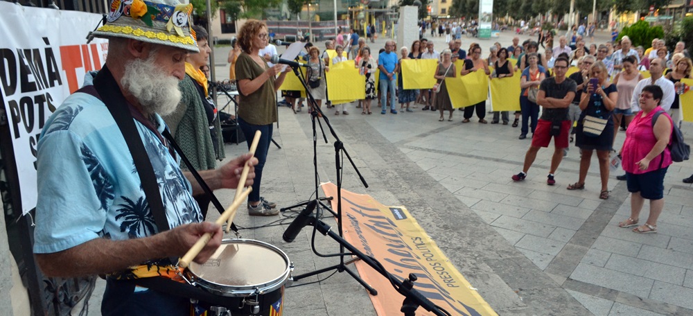 Foto portada: un moment de la concentració d'aquest dijous. Autor: J.d.A.