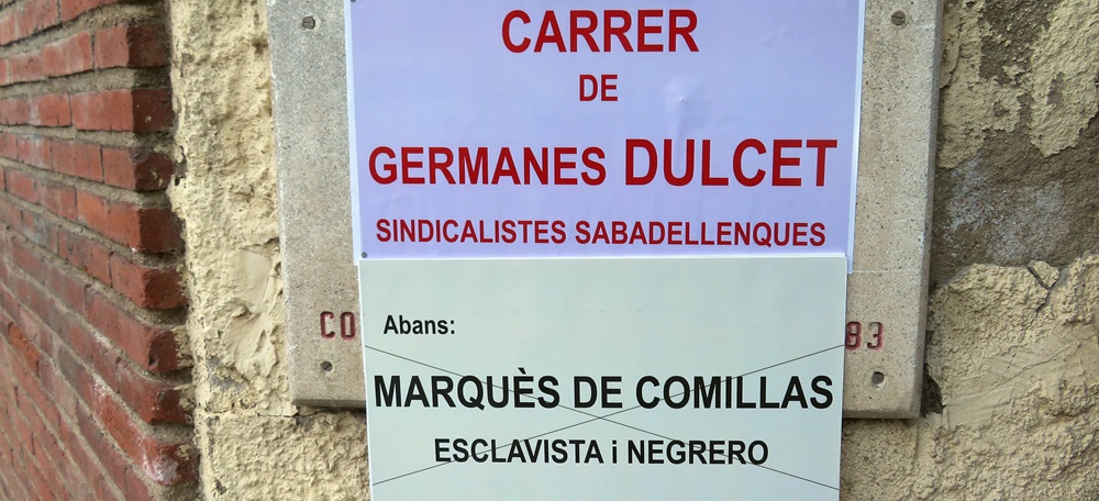 Foto portada: una de les plaques que l'Entesa va col·locar. Autor: cedida.