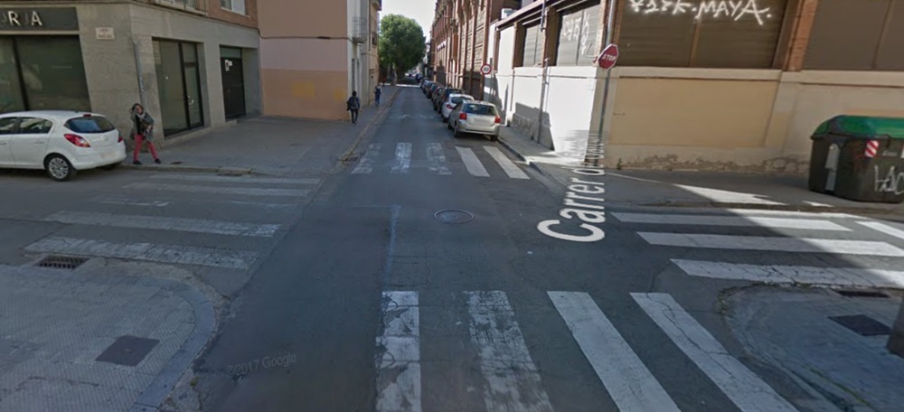 Foto portada: confluència entre el carrer Garcilaso i el carrer Corominas, al Centre. Foto via Google Street View.