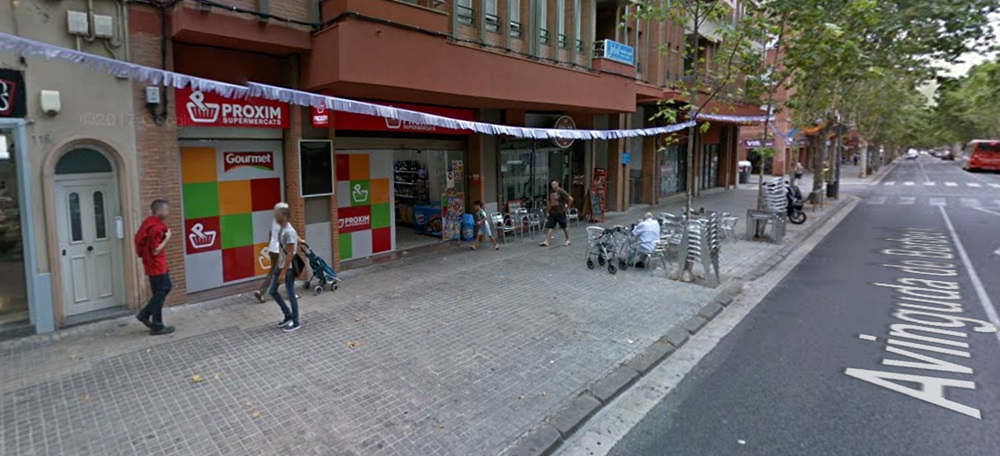 Foto portada: lloc on es va produir l'intent de robatori i la presumpta agressió. Foto via Google Street View. 