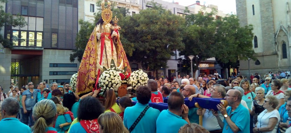 Foto portada: la verge de la Fuensanta, a la plaça Sant Roc. Autor: David B.