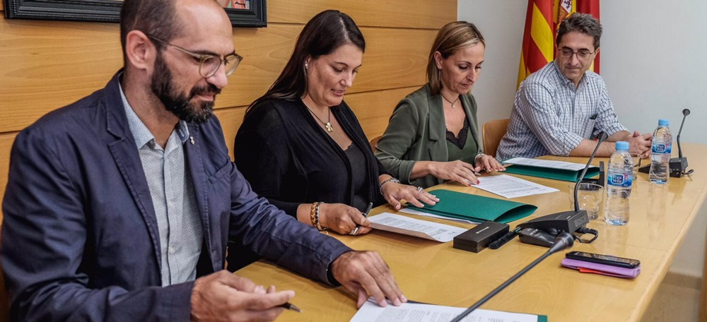 Foto portada: l'alcalde de Sabadell, l'alcalde de Barberà i l'alcaldessa de Badia, aquest divendres. Foto: Ajuntament de Barberà.