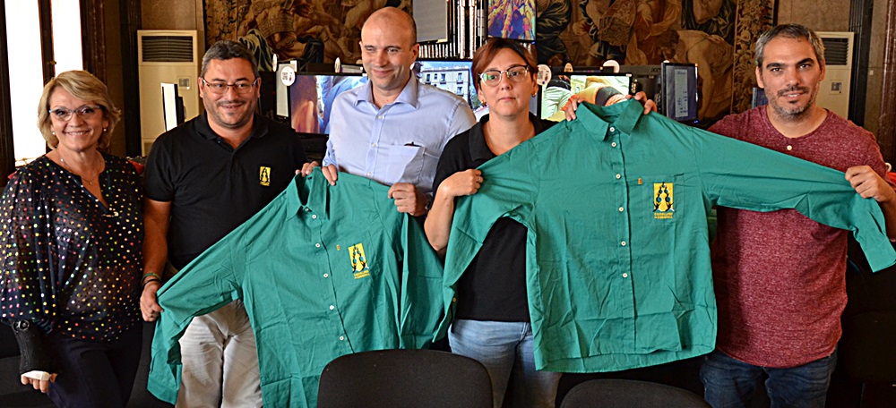 Foto portada: representants del Gremi de Fabricants i dels Castellers de Sabadell, aquest dissabte. Autor: J.d.A.