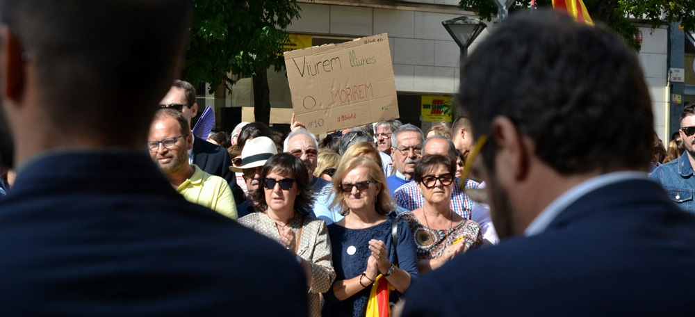 Foto portada: un moment de la concentració, a la plaça Sant Roc. Autor: J.d.A.