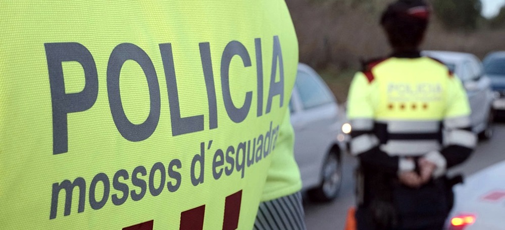 Foto portada: un control de la policia. Foto: @mossos via Twitter.