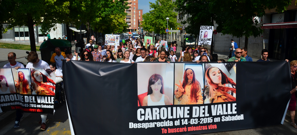 Foto portada: manifestació d'aquest diumenge al carrer Tres Creus. Autor: David B.