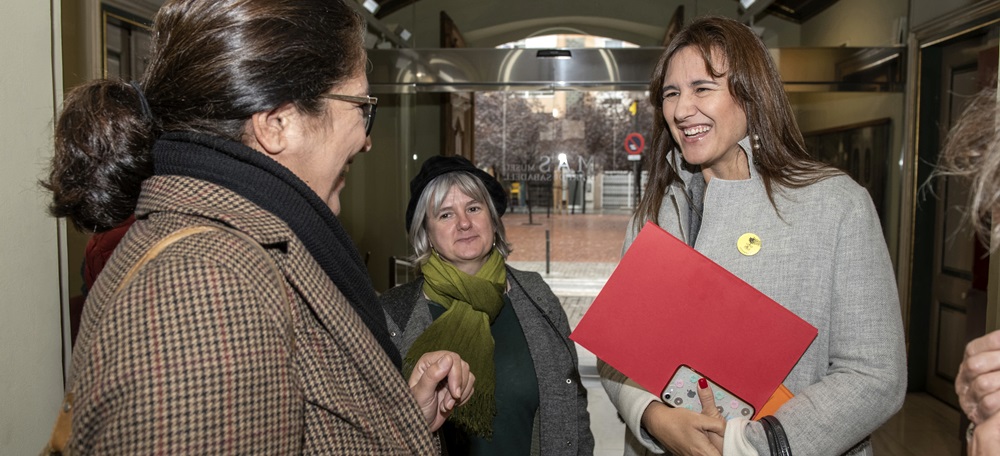 Foto portada: la directora del Museu d'Art, Engràcia Torrella, la regidora de Cultura, Montse Chacon, i la consellera Laura Borràs. Autor: Ajuntament.