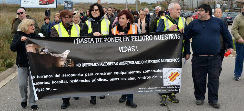 Foto portada: sortida de la manifestació, a Badia. Autor: J.d.A.