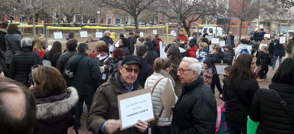 Concentració contra les pistes de petanca. Autora: M.M/ cedida.