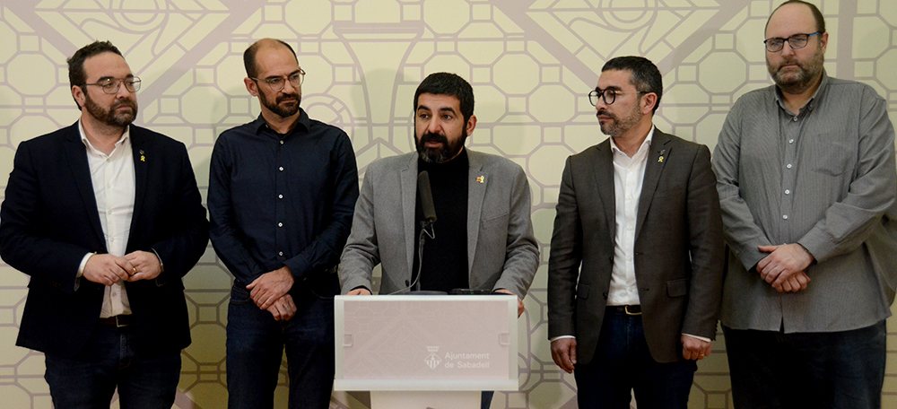 Juli Fernàndez, Maties Serracant, el conseller Chakir El Homrani, Gabriel Fernàndez i Miquel Soler, al febrer presentant l'acord. Autor: David B.