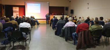 Foto portada: un moment de l'assemblea, aquesta tarda. Autor: cedida.