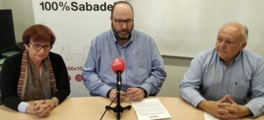 Foto portada: Montse Bosque, el regidor Miquel Soler i Sebastián Gallardo, a la sala de grups de l'Ajuntament. Autor: J.d.A.