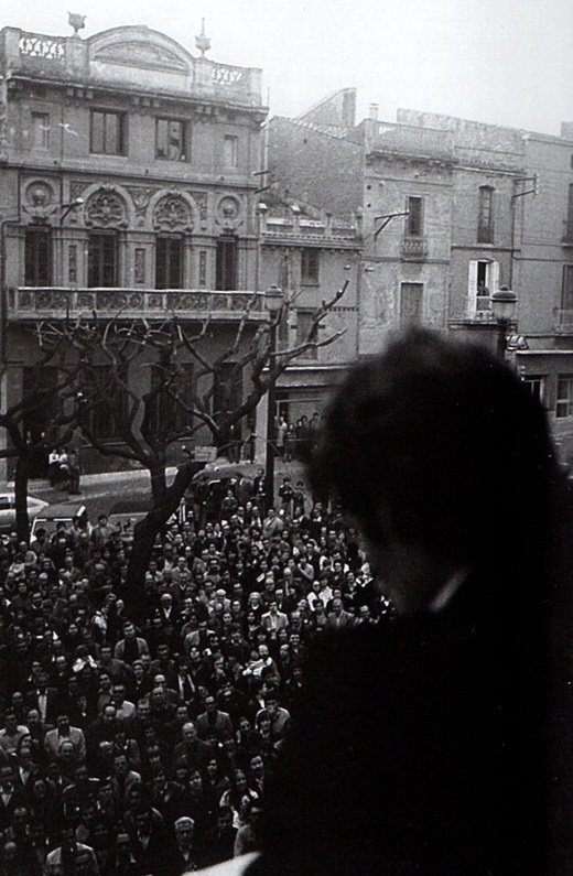 Farrés sale al balcón del Ayuntamiento en su investidura. Arxiu Farrés 