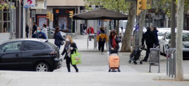 Foto portada: ciutadans a l'avinguda de Matadepera, aquest dimarts al matí. Autor: R.B / cedida.