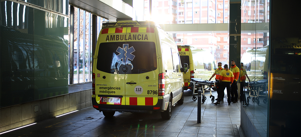Foto portada: l’entrada d’urgències de l’hospital de Sabadell. Autora: Alba Garcia