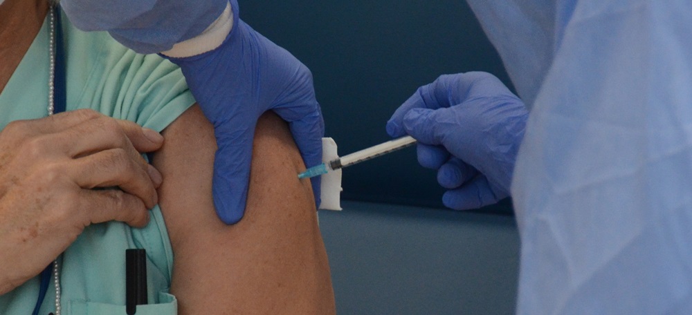 Foto portada: vacunació contra el coronavirus, a Sabadell. Autor: David B.