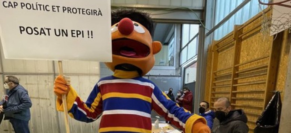 Foto portada: arribada d’Epi al col·legi Nostra Llar, al Centre. Autor: @joaquimcampa via Twitter.