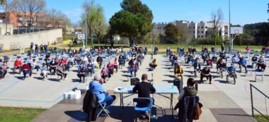 Foto portada: un moment de l'assemblea veïnal al Poblenou de la Salut. Autor: David B.