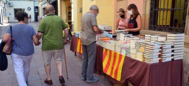 Foto portada: una parada de llibres, al carrer Sant Antoni, el 23 de juliol de 2020. Autor. David B.
