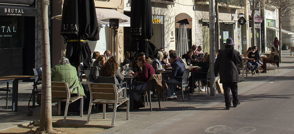 Una terrassa, al Passeig de la plaça Major